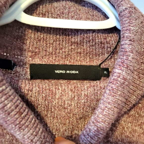 VeroModa Sweater - Picture 2 of 3